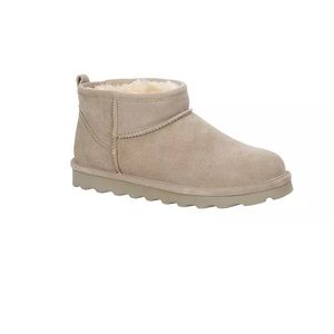 Bearpaw shorties *NEW* in box and never been out of it.